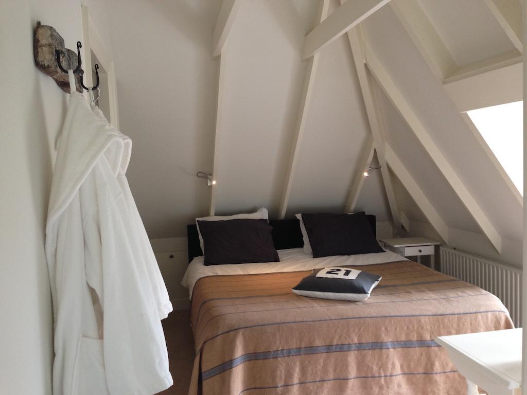 One-twenty-one Naarden